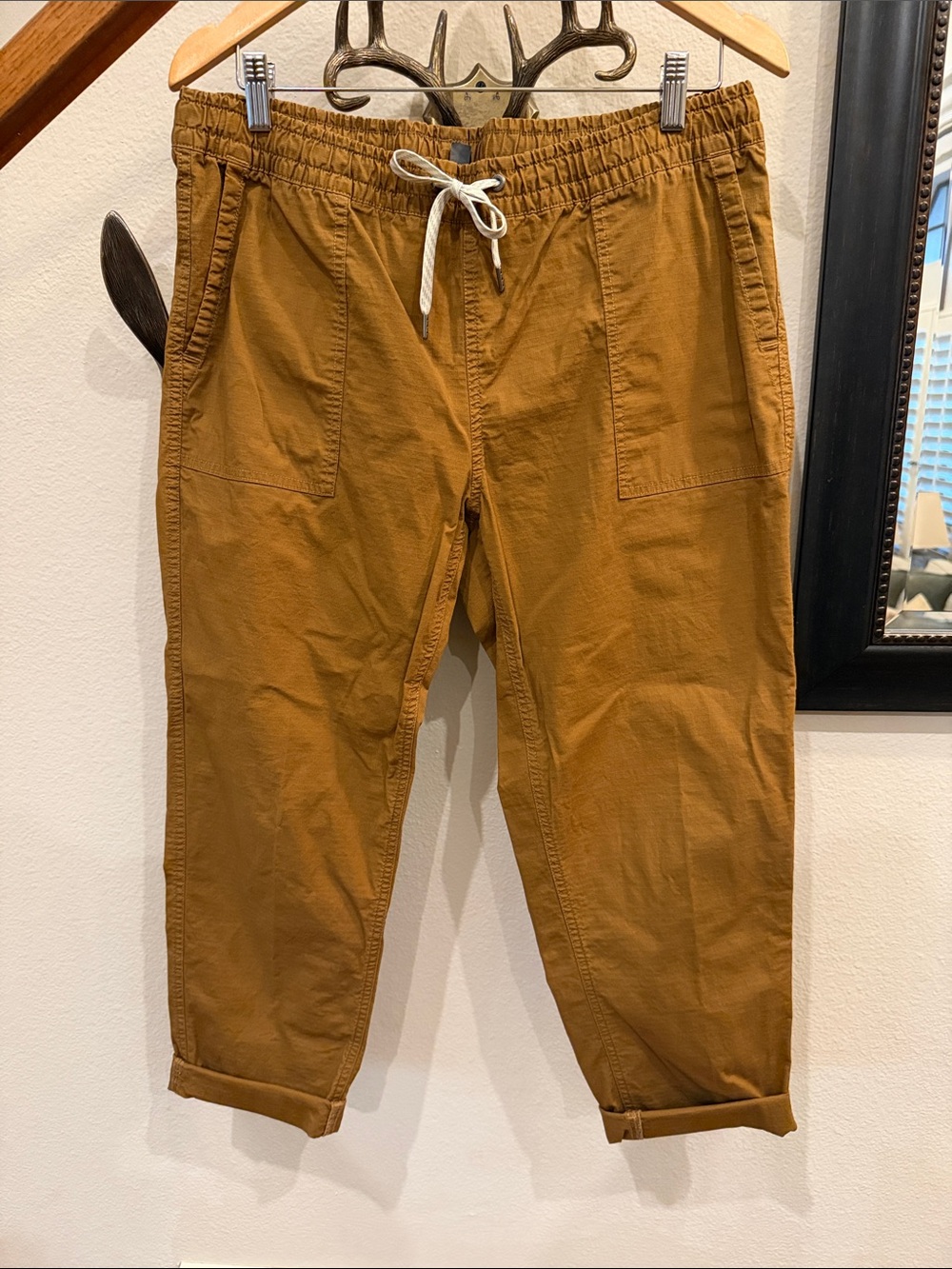 Vuori Women's Cropped Drawstring Pants in Mustard